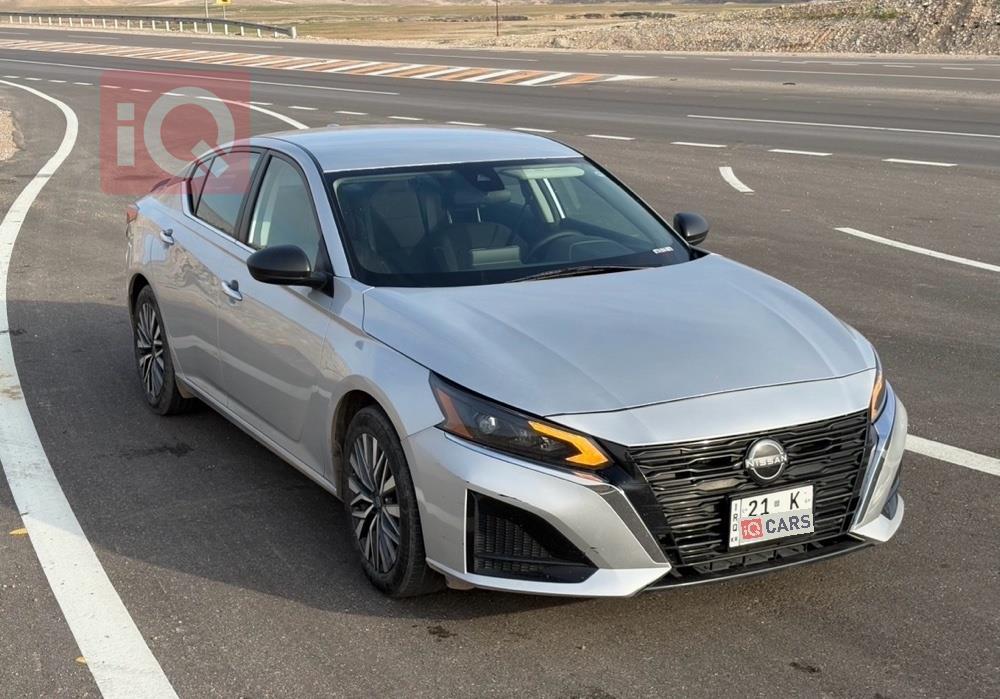 نيسان ألتيما